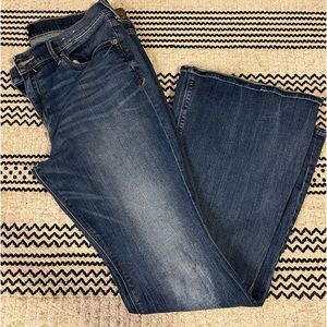 Women’s EXPRESS jeans.
